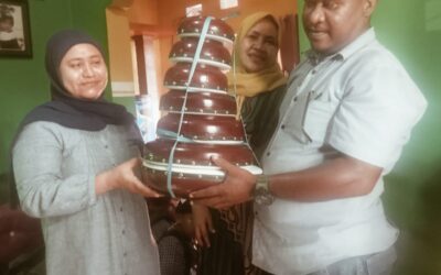 Pemerintah Negeri Memberikan Bantuan Alat Musik Hadrat Bagi Ibu-Ibu Pengajian RT : 006 RW : 06 Pinang Putih Puncak.