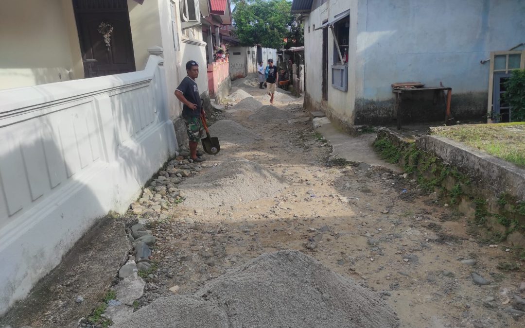 Tingkatkan Aksebilitas, Pemerintah Negeri Hative Kecil Melakukan Pembangunan Jalan Setapak RT : 003 RW :003 Sepanjang 30 Meter